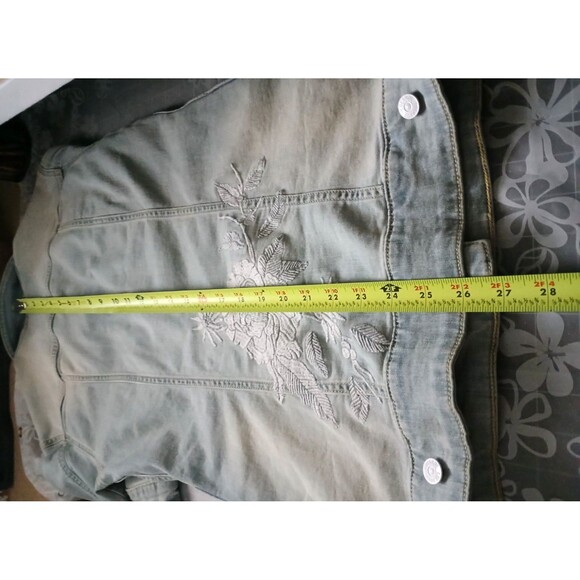 LuLaRoe Denim Jeans Jacket Women's Size SMALL Floral Embroidered Light Wash Cute - Picture 12 of 12